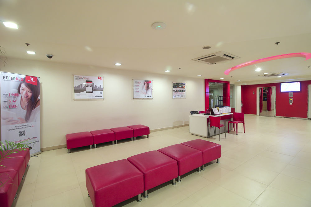 Red Planet Manila Malate Mabini Hotel Exterior photo